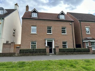 5 bedroom detached house for sale in Collard Close, Wichelstowe, Swindon, Wilts, SN1
