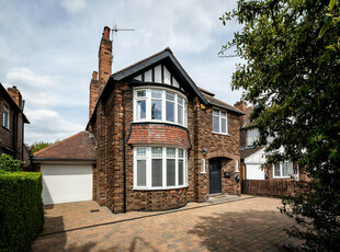 5 bedroom detached house for sale in Davies Road, West Bridgford, NG2