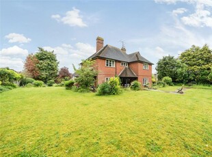 5 bedroom detached house for sale in Farnham Road, Guildford, Surrey, GU2