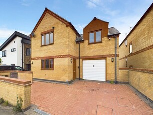 5 bedroom detached house for sale in Shortcross Avenue, Mapperley/Woodthorpe, Nottingham, NG3