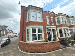 5 bedroom end of terrace house for sale in Collingwood Road, Abington, Northampton NN1 4RL, NN1