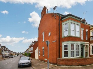 5 bedroom end of terrace house for sale in Collingwood Road, Northampton, NN1