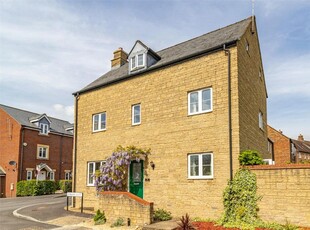 5 bedroom end of terrace house for sale in Dyrham Court, Redhouse, Swindon, Wiltshire, SN25