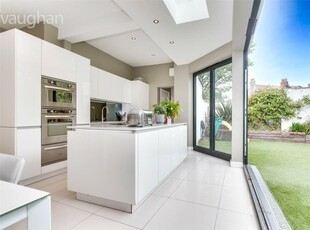 5 bedroom end of terrace house for sale in Preston Drove, Brighton, East Sussex, BN1