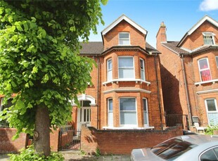 5 bedroom semi-detached house for sale in Rutland Road, Bedford, Bedfordshire, MK40