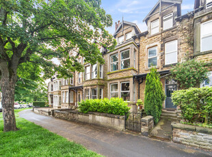 5 bedroom terraced house for sale in Valley Drive, Harrogate, North Yorkshire, HG2