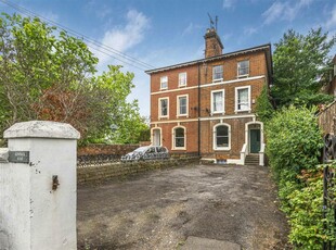 6 bedroom semi-detached house for sale in Kendrick Road, Reading, RG1