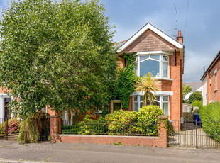 6 Broughton Gardens