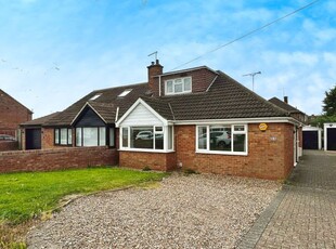 Bungalow to rent in Alderbury Road, Langley SL3