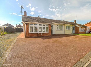 Bungalow to rent in Mayfield Close, Colchester, Essex CO4