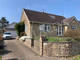 Detached bungalow to rent in Summerlands, Yeovil BA21