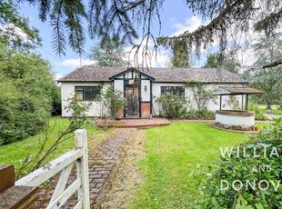 Cottage for sale in Holyoak Lane, Hockley SS5