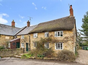 Cottage to rent in Kings Sutton, Northamptonshire OX17