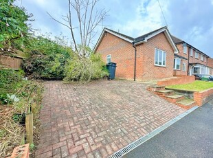 Detached bungalow to rent in Grangecourt Drive, Bexhill-On-Sea TN39
