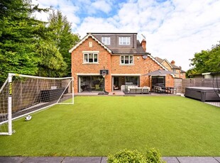 Detached house to rent in Dorchester Close, Hinchley Wood, Esher KT10