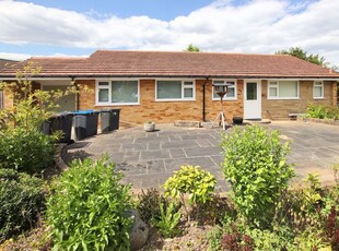 Detached house to rent in Farm Drive, Croydon CR0