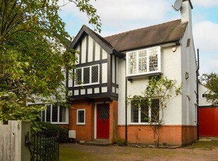 Detached house to rent in Guilford Road, Stoneygate, Leicester LE2