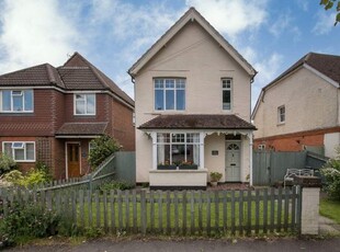 Detached house to rent in Mead Road, Cranleigh GU6