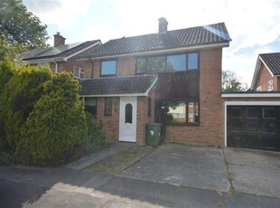 Detached house to rent in Oaklands Close, Braintree CM77