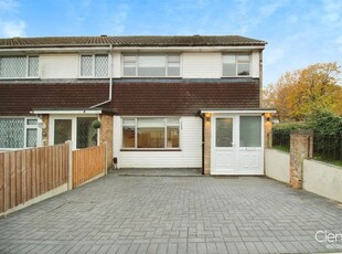 End terrace house to rent in Frome Square, Hemel Hempstead HP2