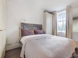 Flat in Finchley Road, Hampstead, NW3