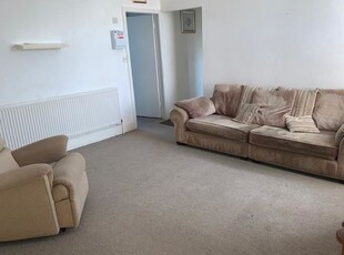 Flat to rent in Bearwood Road, Smethwick, Birmingham B66