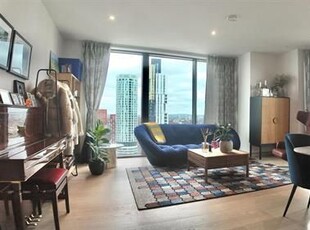 Flat to rent in Legacy Building, Viaduct Gardens, London SW11