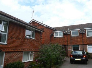 Flat to rent in Griffin Court, Griffin Way, Bookham, Leatherhead, Surrey KT23