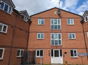 Flat to rent in Hawbush Road, Walsall WS3