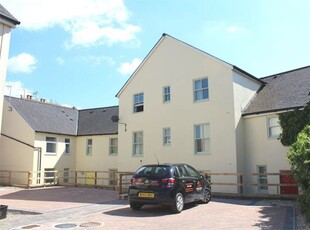 Flat to rent in Kingston Court, St Andrews Road, Taunton TA2