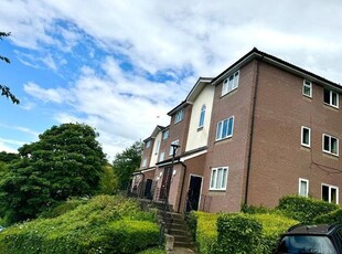 Flat to rent in Lingfield Close, High Wycombe HP13
