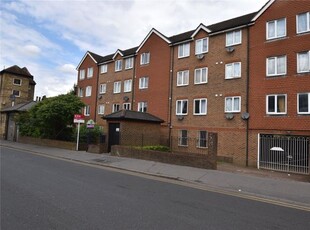 Flat to rent in Mayday Road, Thornton Heath CR7