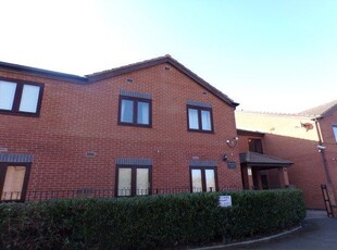Flat to rent in Orchard Court, Stratford-Upon-Avon CV37