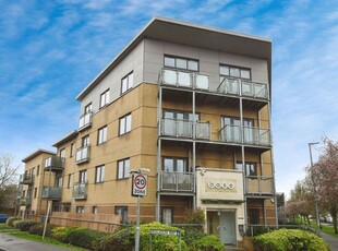 Flat to rent in Rollason Way, Brentwood CM14