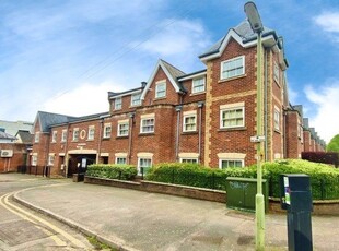 Flat to rent in Sandfield Court, Guildford GU1