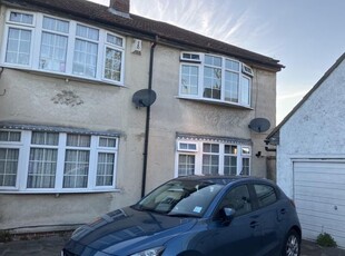 Flat to rent in South End Road, Hornchurch RM12