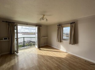 Flat to rent in Sovereign House Oxford Street, Tynemouth, North Shields NE30