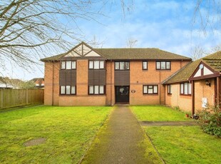 Flat to rent in Stewart Close, Abbots Langley WD5