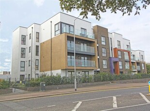 Flat to rent in Sutton Road, Southend-On-Sea SS2