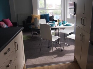 Flat to rent in Vaughan Way, Leicester LE1