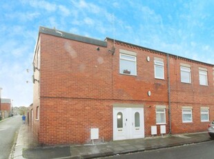 Flat to rent in William Street, Blyth NE24