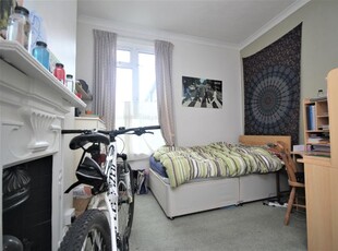 Room to rent in Derry Avenue, Plymouth PL4