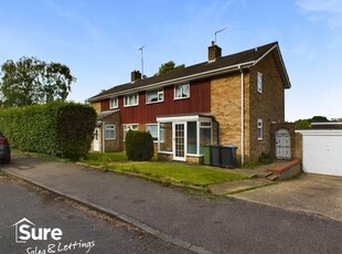 Semi-detached house to rent in Hartsbourne Way, Hemel Hempstead, Hertfordshire HP2