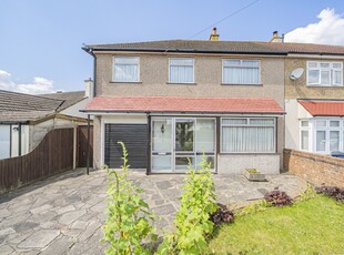 Semi-detached House to rent - Rookesley Road, Orpington, BR5