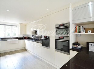 Terraced house to rent in Harwood Terrace, London SW6