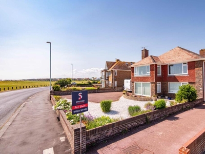 3 bedroom flat for sale in Marine Crescent, Goring-By-Sea, BN12