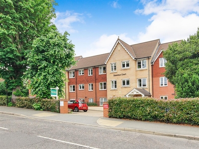 1 Bedroom Retirement Apartment For Sale in Woodford Green, Essex