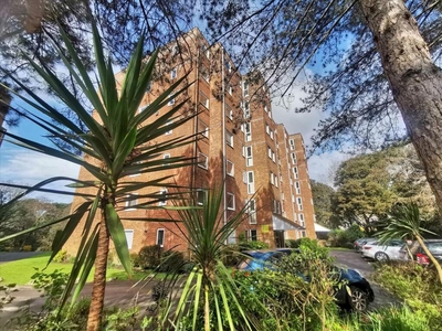 2 bedroom flat for sale in Sandbourne Road, Alum Chine, BH4