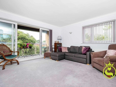 2 bedroom apartment for sale in West Cliff Road, Kingswood, BH4