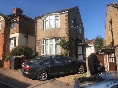2 bedroom detached house for sale in Colin Road, Luton, Bedfordshire, LU2